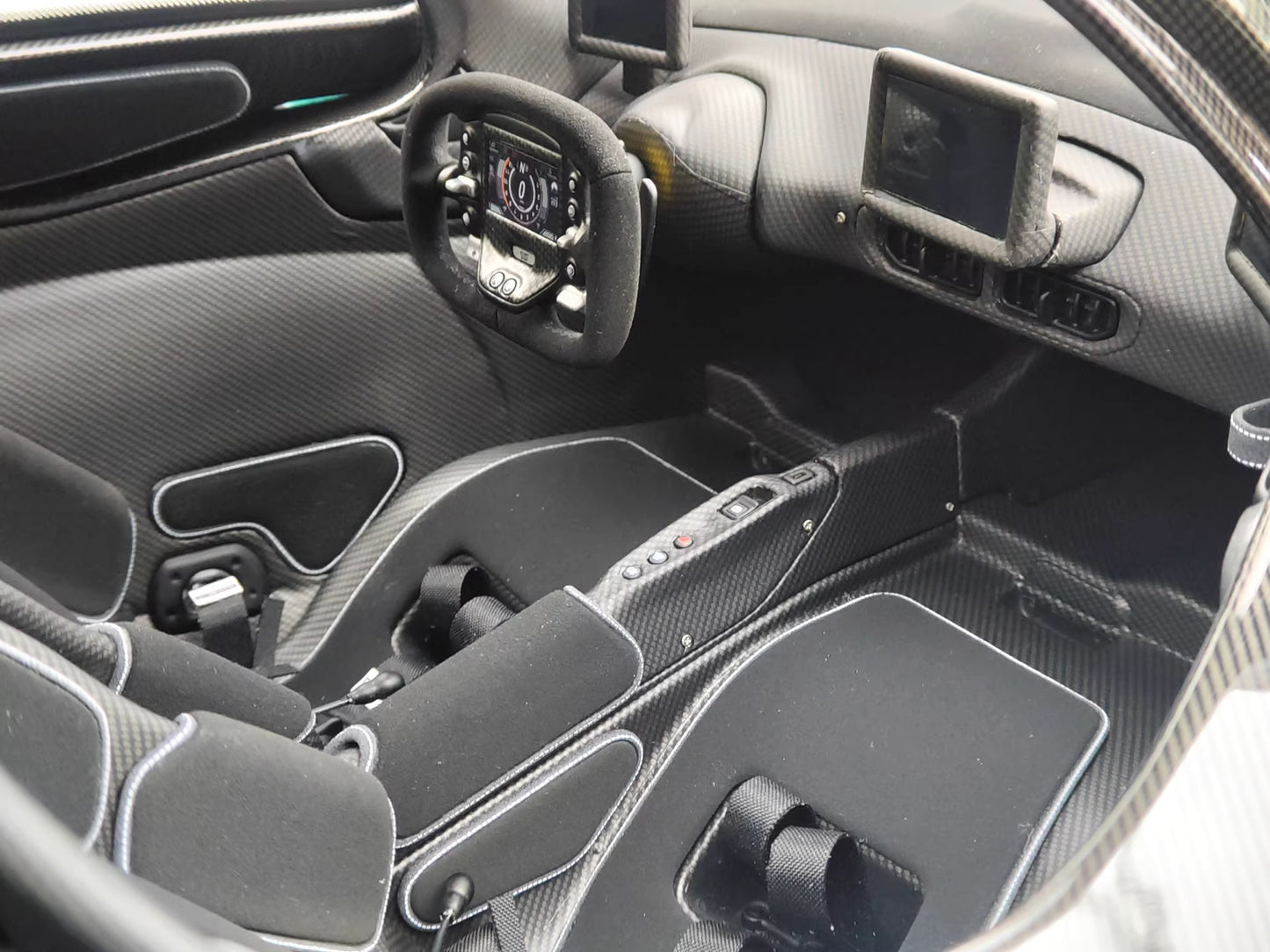 Amalgam 1/8 Aston Martin Valkyrie – Green Edition Hypercar Model | Air Shipping from China