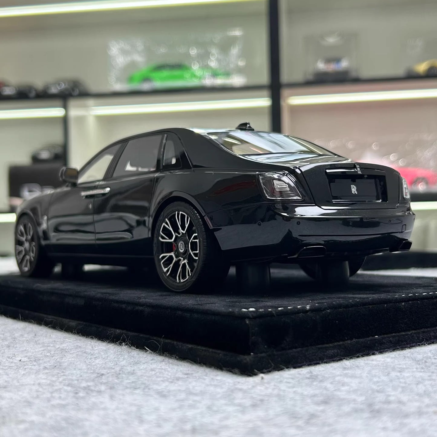 HH 1:18 Rolls-Royce Ghost Black Badge (2024) Limited Resin Model · Gloss Black