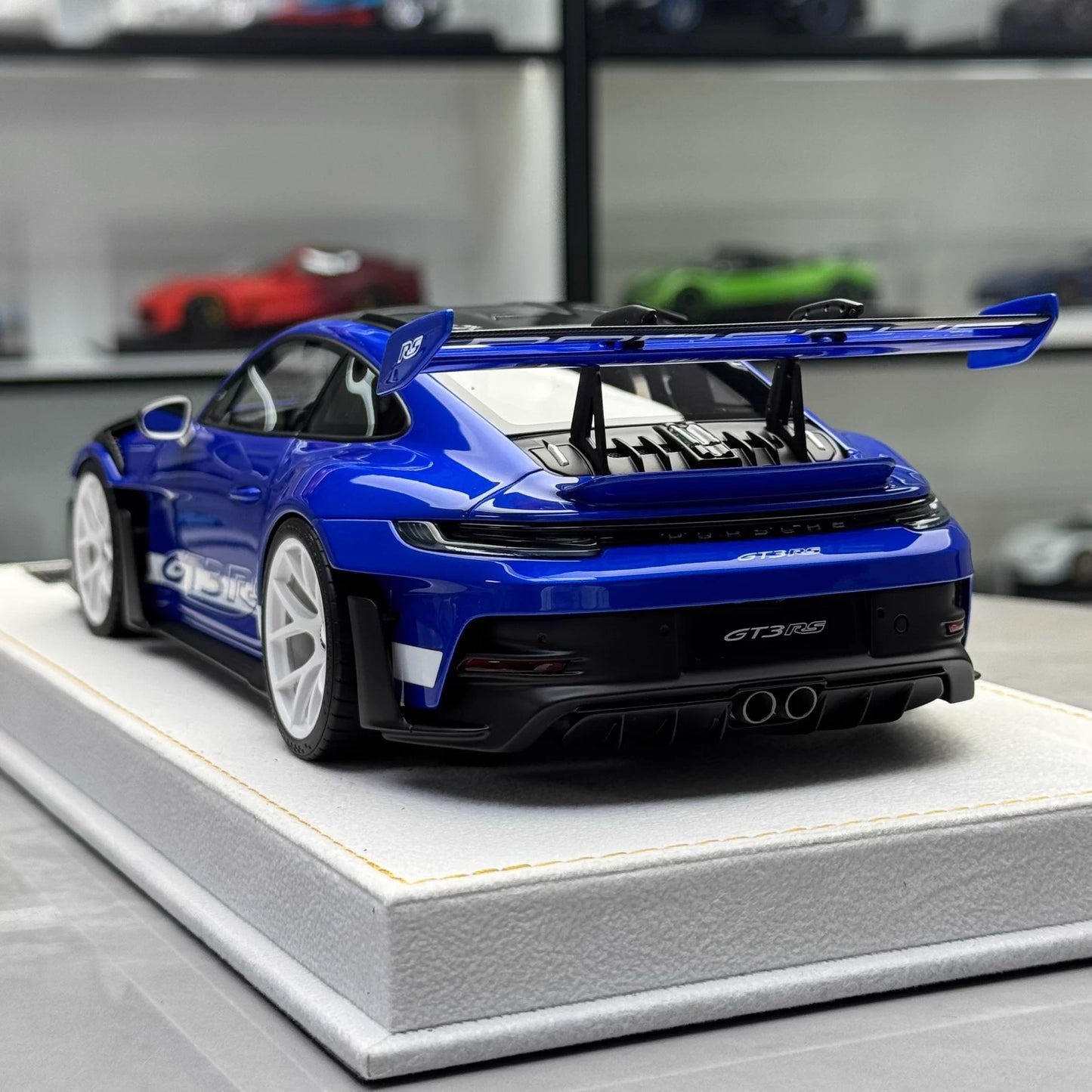 HH 1:18 Porsche 911 GT3 RS (992.1) Limited Resin Model · Blue/Black Hood · White Wheels