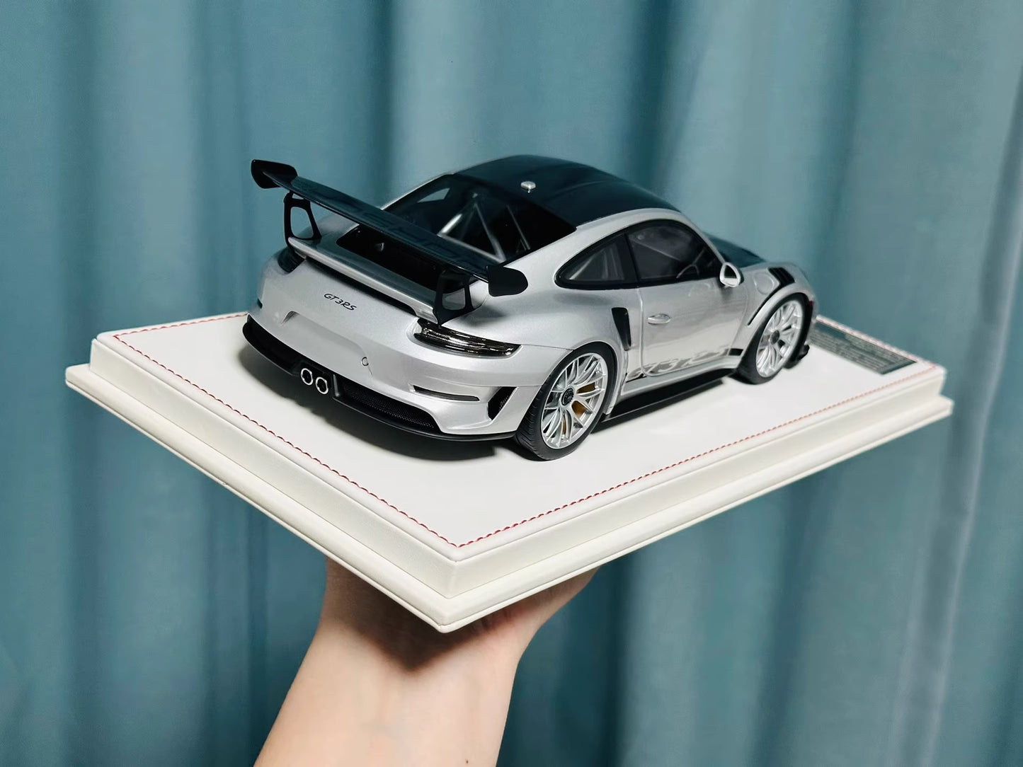 Davis & Giovanni 1/18 Porsche 911 GT3 RS 991.2 GT Silver Weissach Carbon Hood