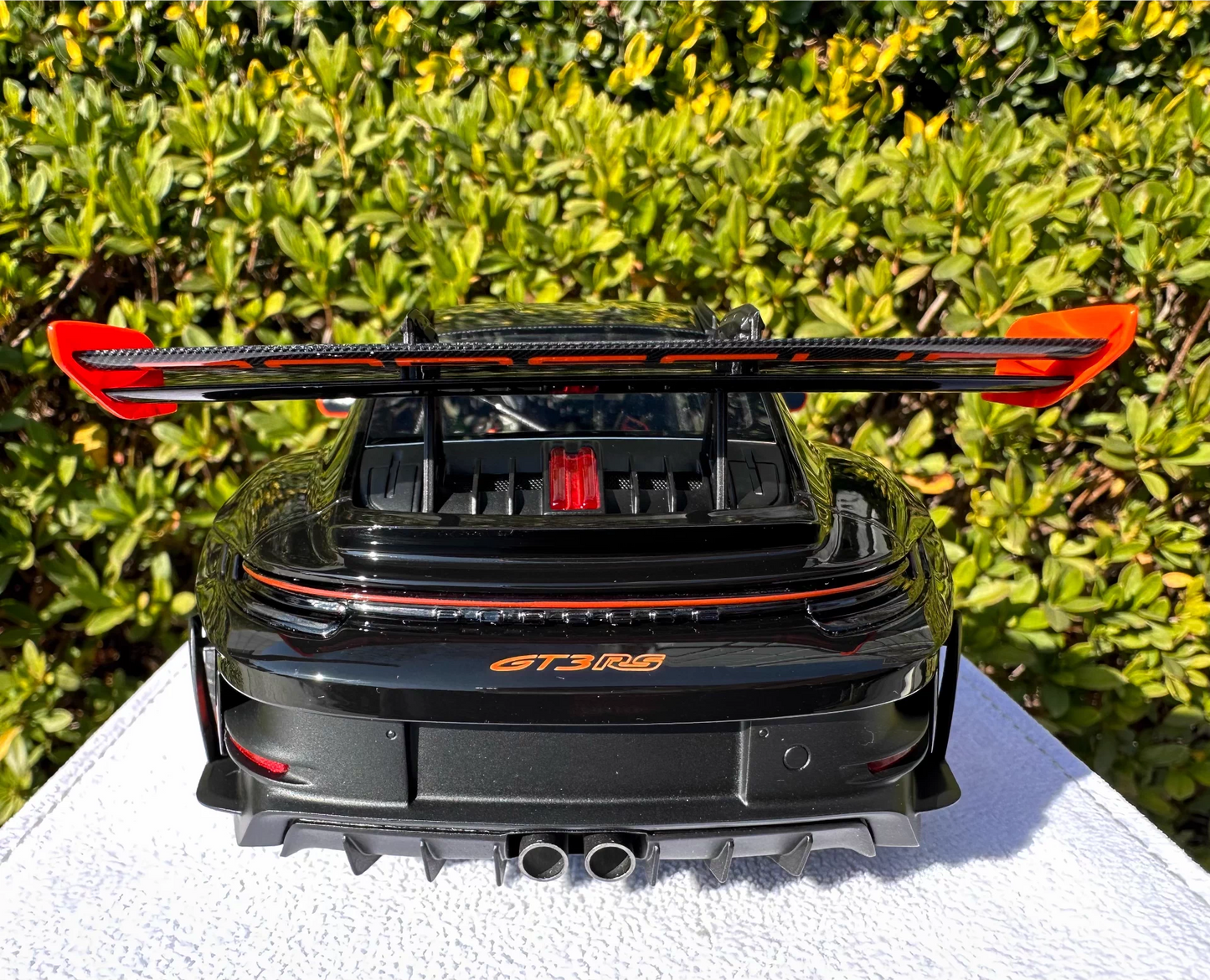FuelMe 1/18 Porsche 911 (992) GT3 RS Weissach Black / Orange Resin Model