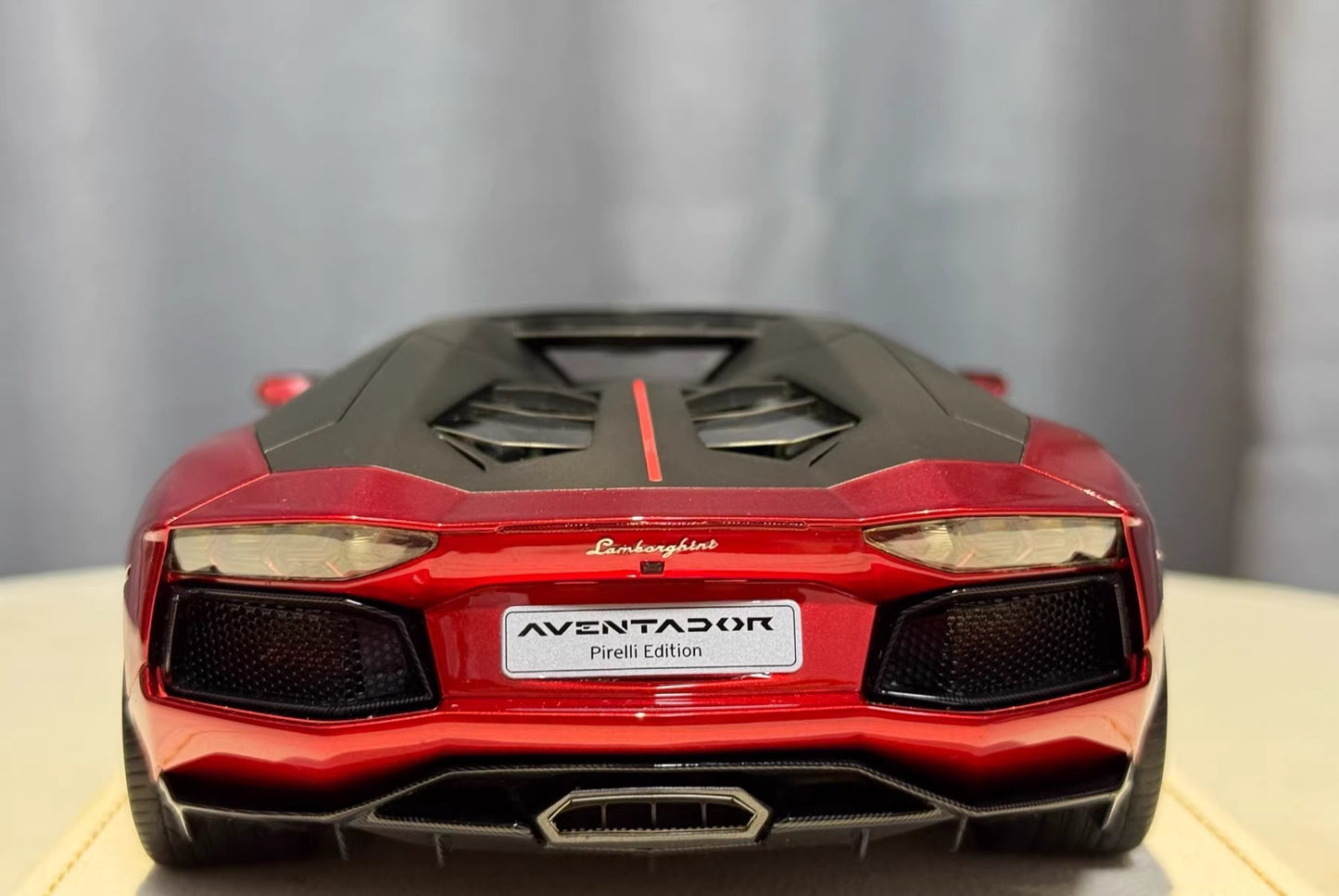 MR Collection Models 1/18 Lamborghini Aventador LP700-4 Roadster · Metallic Red