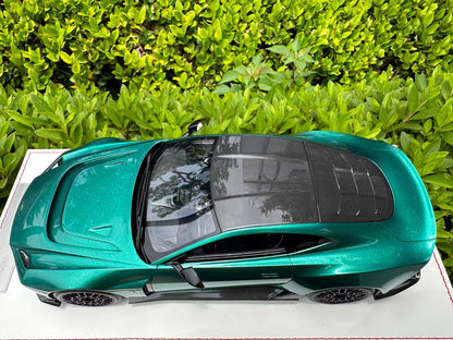 Runner 1/18 Aston Martin Valour Green Resin Model
