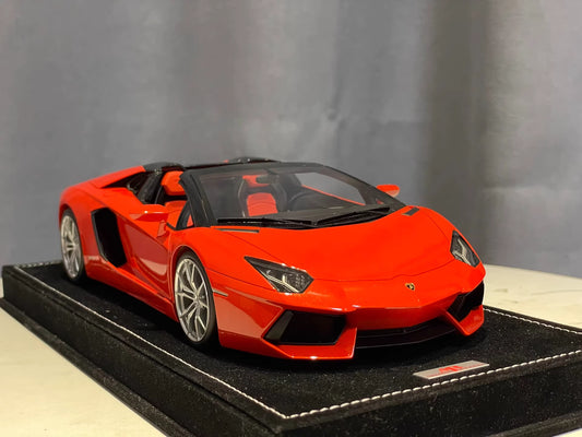 MR Collection Models 1/18 Lamborghini Aventador LP700-4 Roadster · Pearl Orange Red