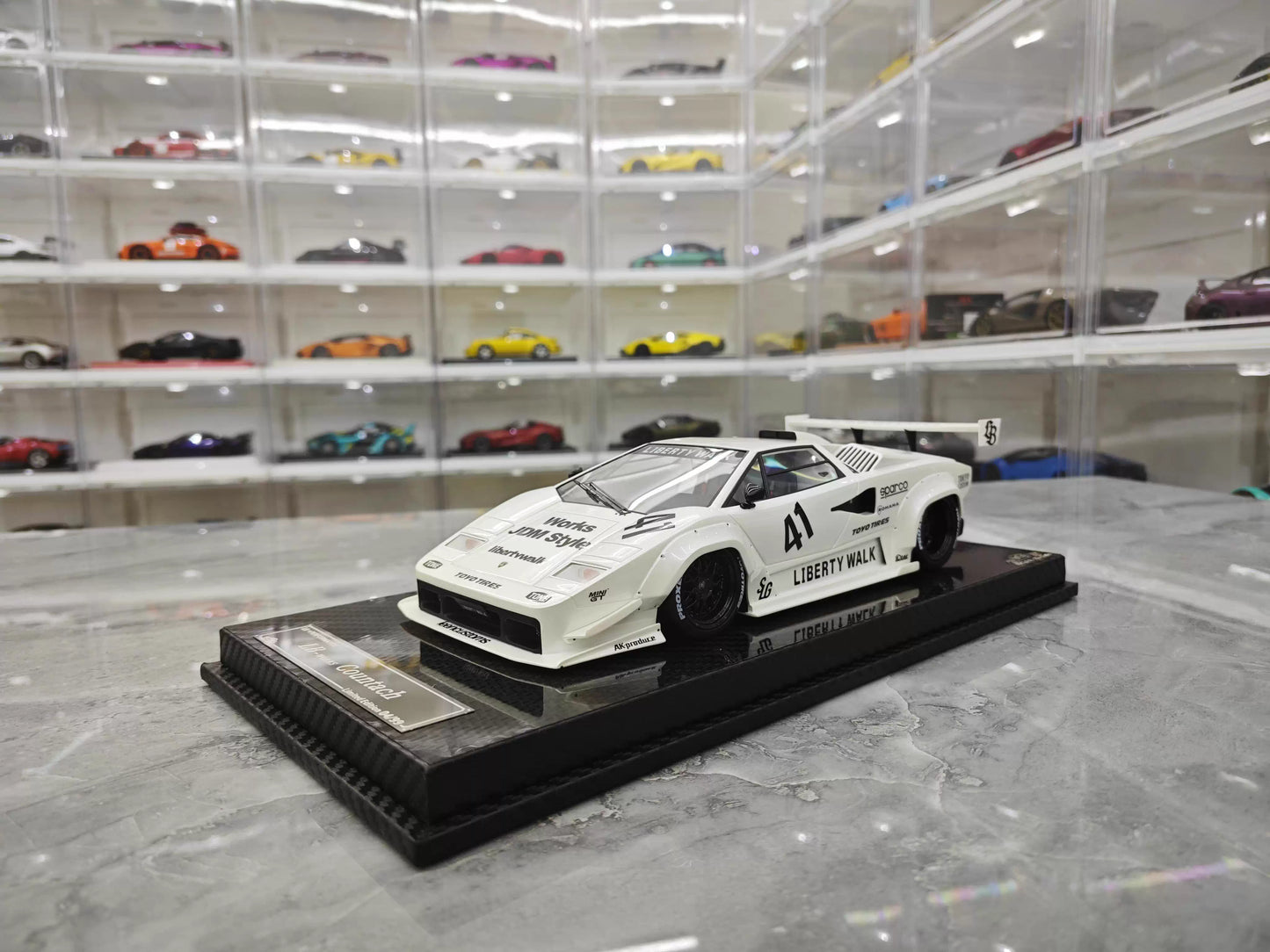 VIP 1/18 Lamborghini Countach LB Widebody White Resin Model with Display Case