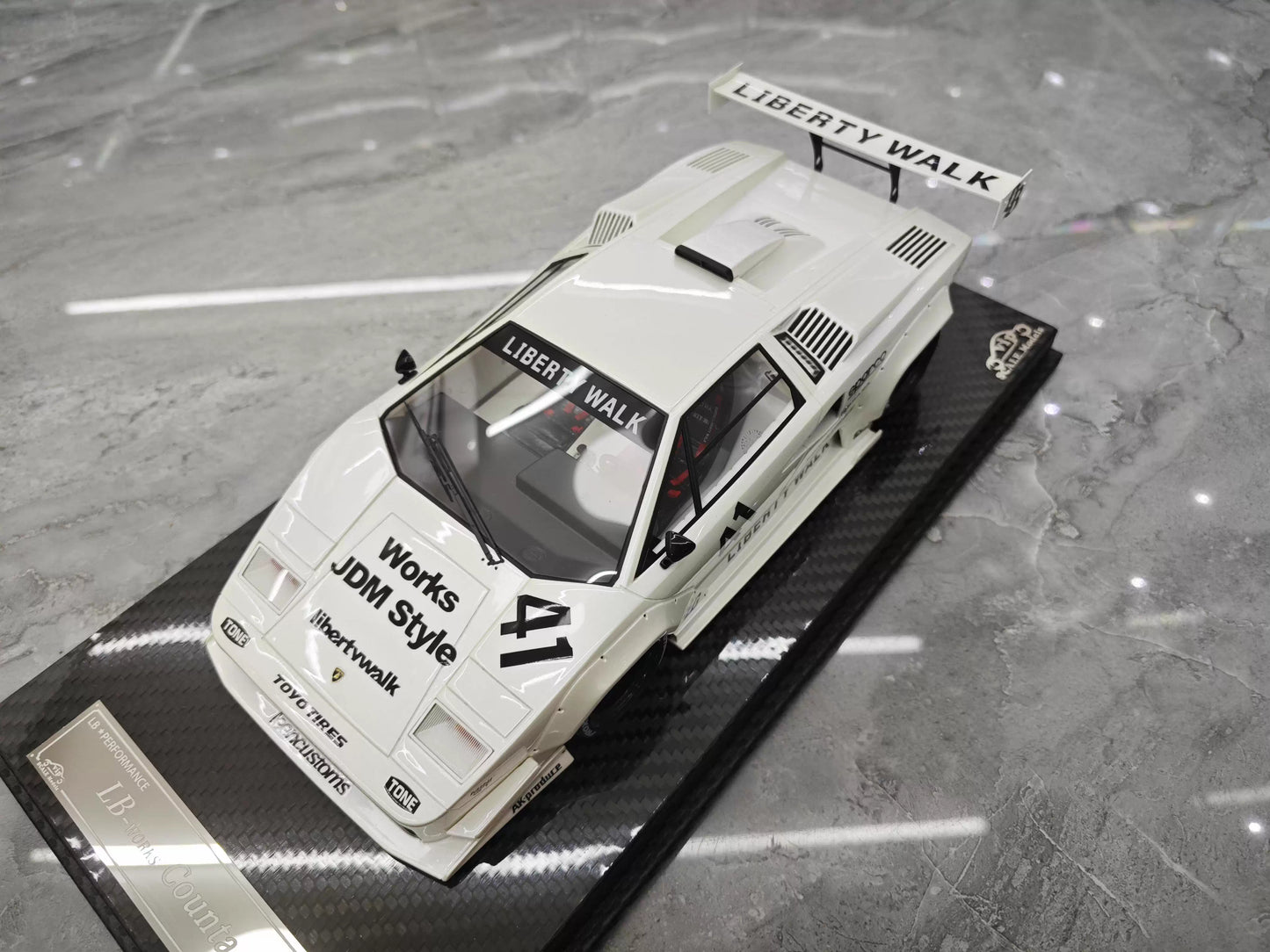 VIP 1/18 Lamborghini Countach LB Widebody White Resin Model with Display Case