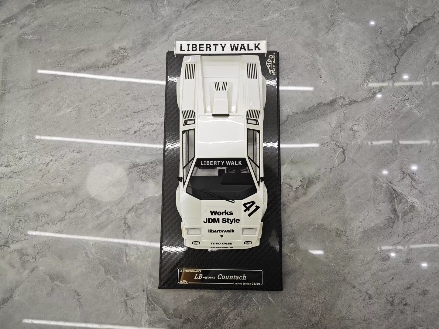 VIP 1/18 Lamborghini Countach LB Widebody White Resin Model with Display Case