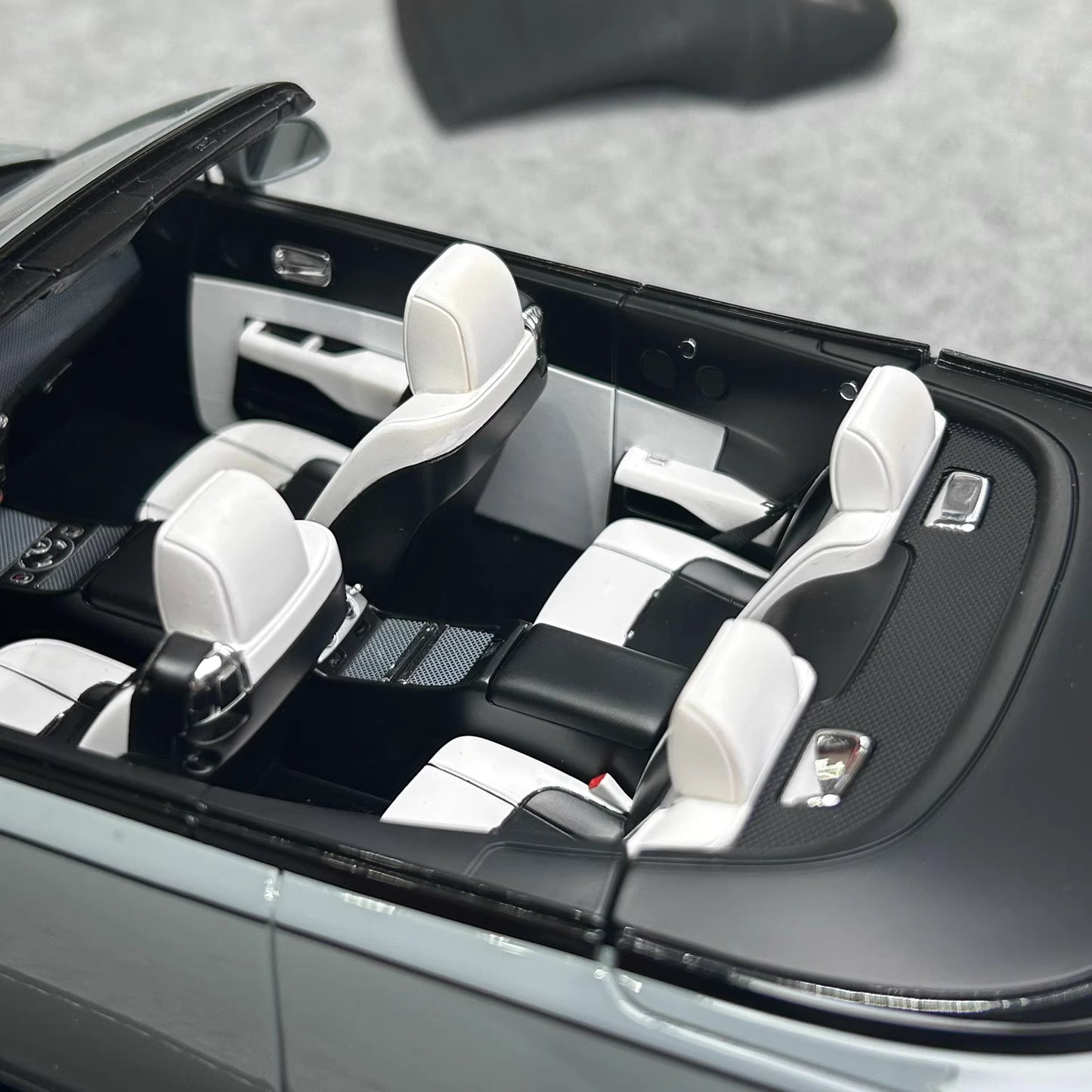 HH 1:18 Rolls-Royce Dawn Black Badge Limited Collectible Model · Silver Grey · Convertible