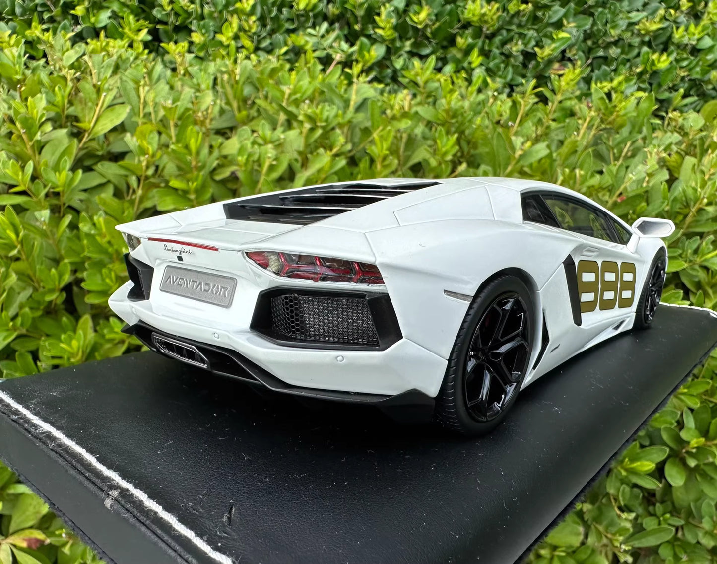 MR Collection Models 1/18 Lamborghini Aventador LP700-4 “Dragon Edition” White Resin Model