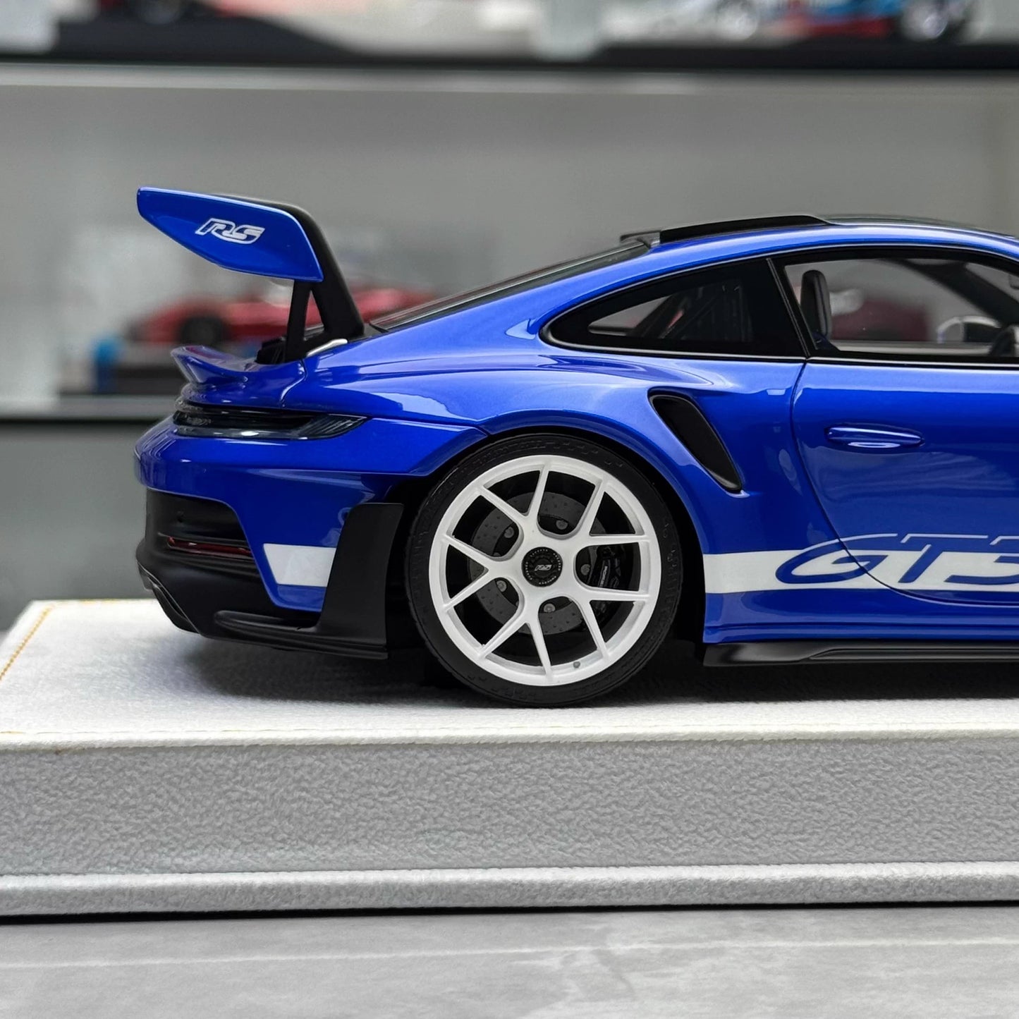 HH 1:18 Porsche 911 GT3 RS (992.1) Limited Resin Model · Blue/Black Hood · White Wheels