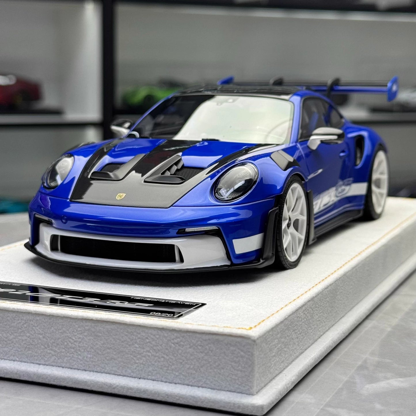 HH 1:18 Porsche 911 GT3 RS (992.1) Limited Resin Model · Blue/Black Hood · White Wheels