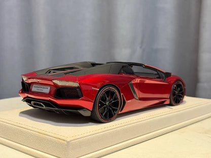 MR Collection Models 1/18 Lamborghini Aventador LP700-4 Roadster · Metallic Red