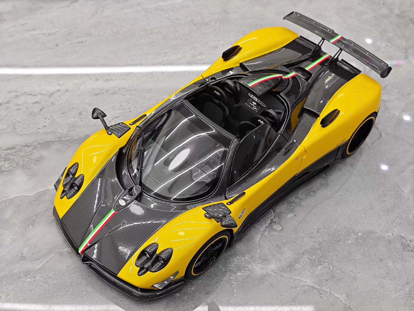 Almost Real 1/18 Pagani Zonda Cinque Yellow Carbon Diecast Model