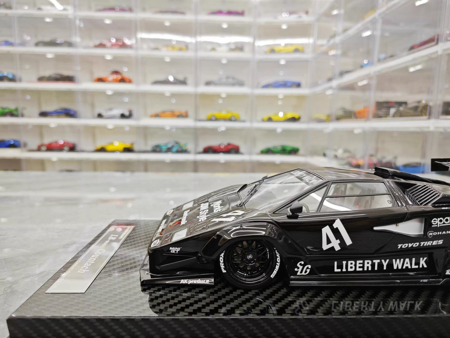 VIP 1/18 Lamborghini Countach LB Widebody Black Resin Model with Display Case