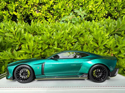 Runner 1/18 Aston Martin Valour Green Resin Model