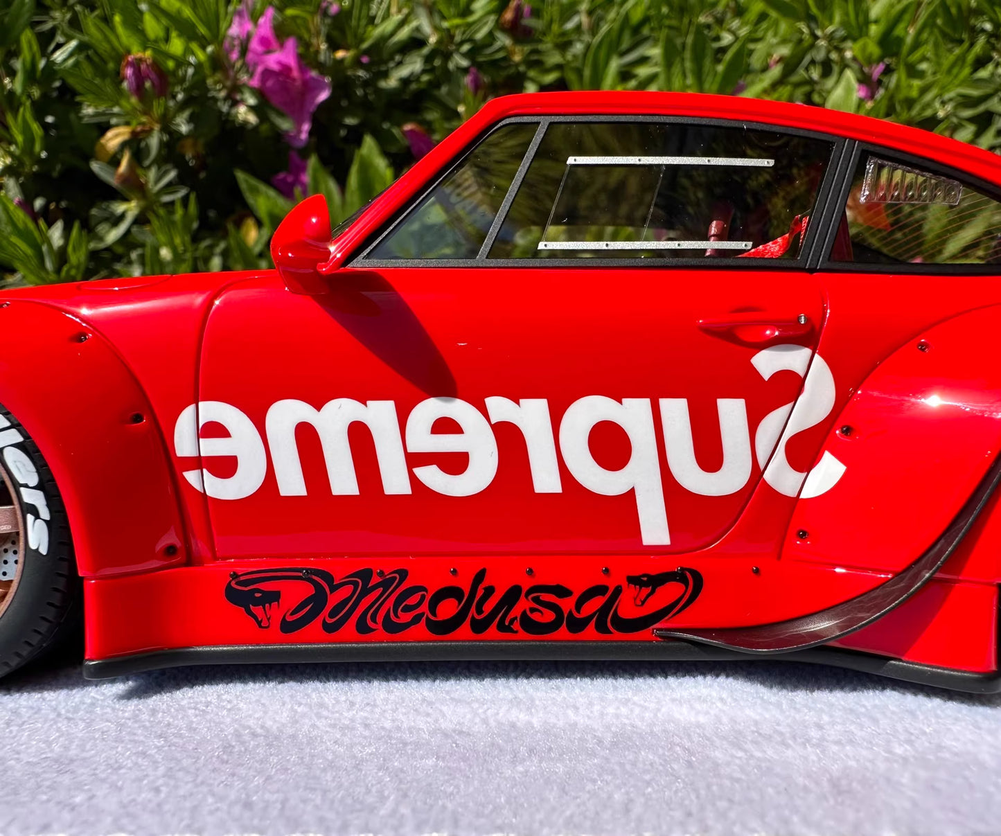FuelMe 1/18 Porsche 911 (993) RWB “Medusa” Supreme – Red Resin Model