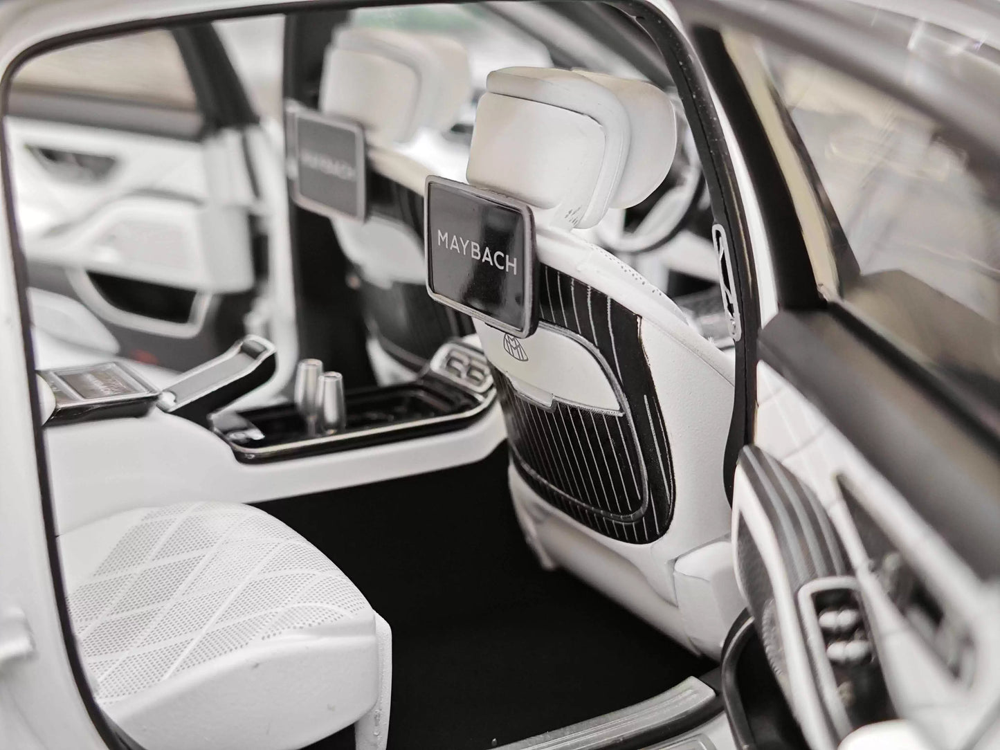 Almost Real 1/18 Mercedes-Maybach S680 Matte Pearl White Diecast Model