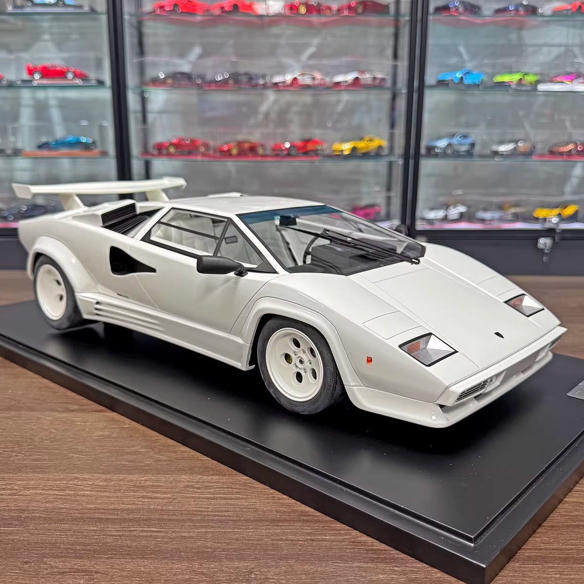 GT Spirit 1/8 Lamborghini Countach LP5000 QV Resin Model, Classic White, Limited Edition
