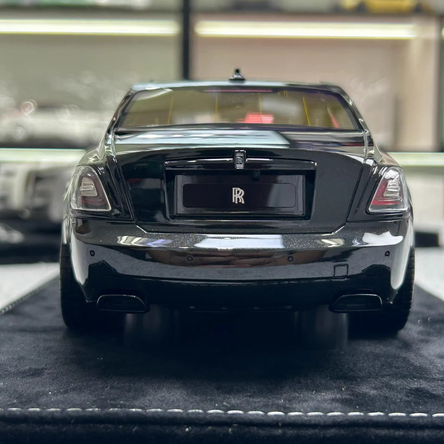 HH 1:18 Rolls-Royce Ghost Black Badge (2024) Limited Resin Model · Gloss Black