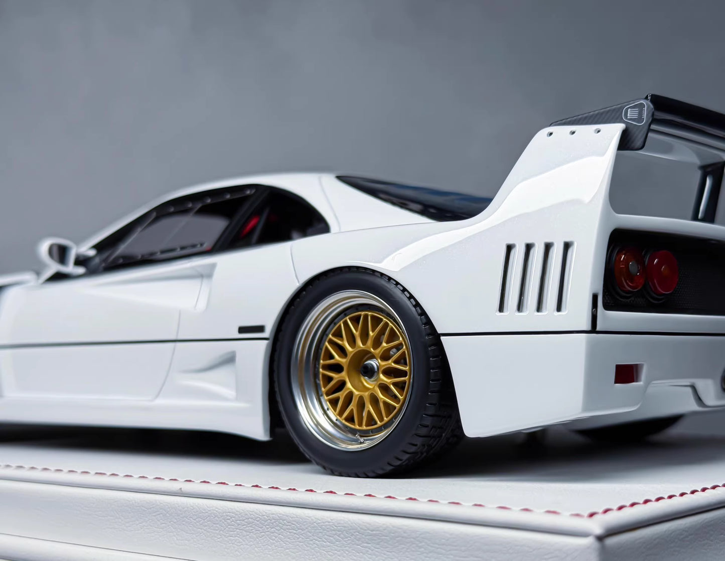 Davis & Giovanni 1/18 Ferrari F40 White Resin Model Red Interior BBS Wheels Limited 15