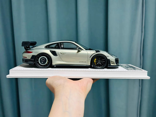Davis & Giovanni 1/18 Porsche 911 GT2 RS MR 991 Urban Bamboo Carbon Stripe