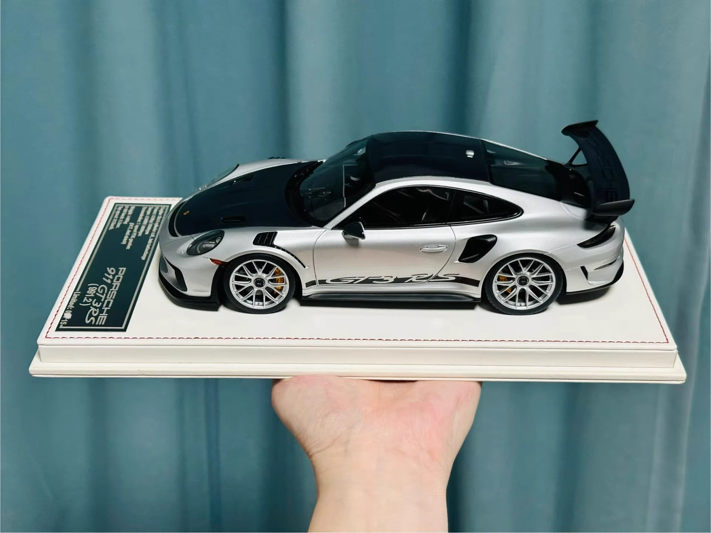 Davis & Giovanni 1/18 Porsche 911 GT3 RS 991.2 GT Silver Weissach Carbon Hood