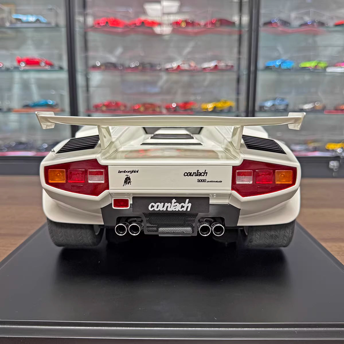 GT Spirit 1/8 Lamborghini Countach LP5000 QV Resin Model, Classic White, Limited Edition
