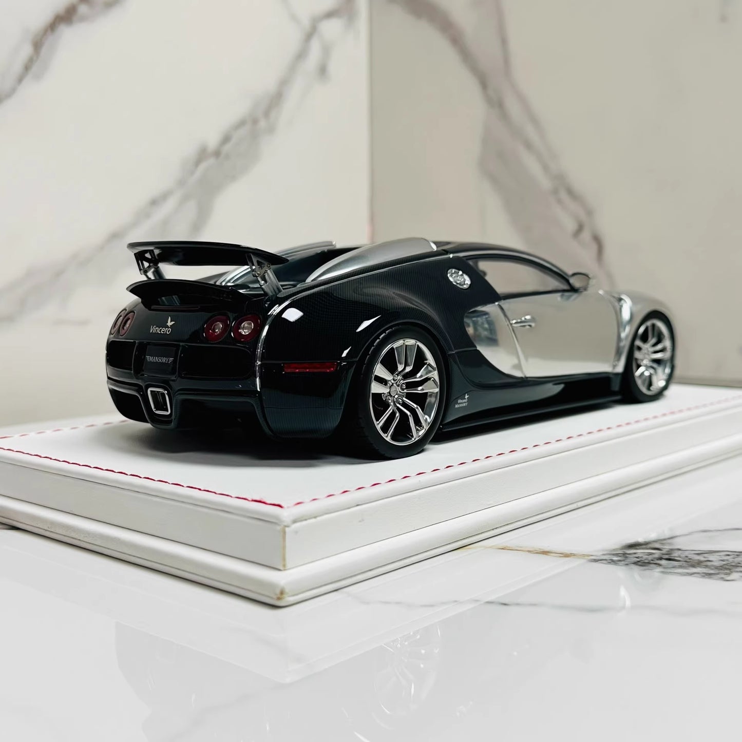 Davis & Giovanni 1/18 Bugatti Veyron Vincero Mansory Black/Carbon Silver Resin
