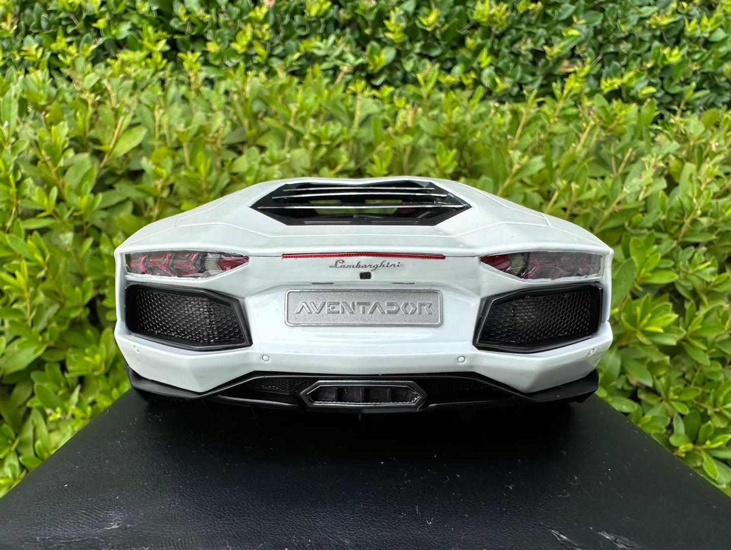 MR Collection Models 1/18 Lamborghini Aventador LP700-4 “Dragon Edition” White Resin Model