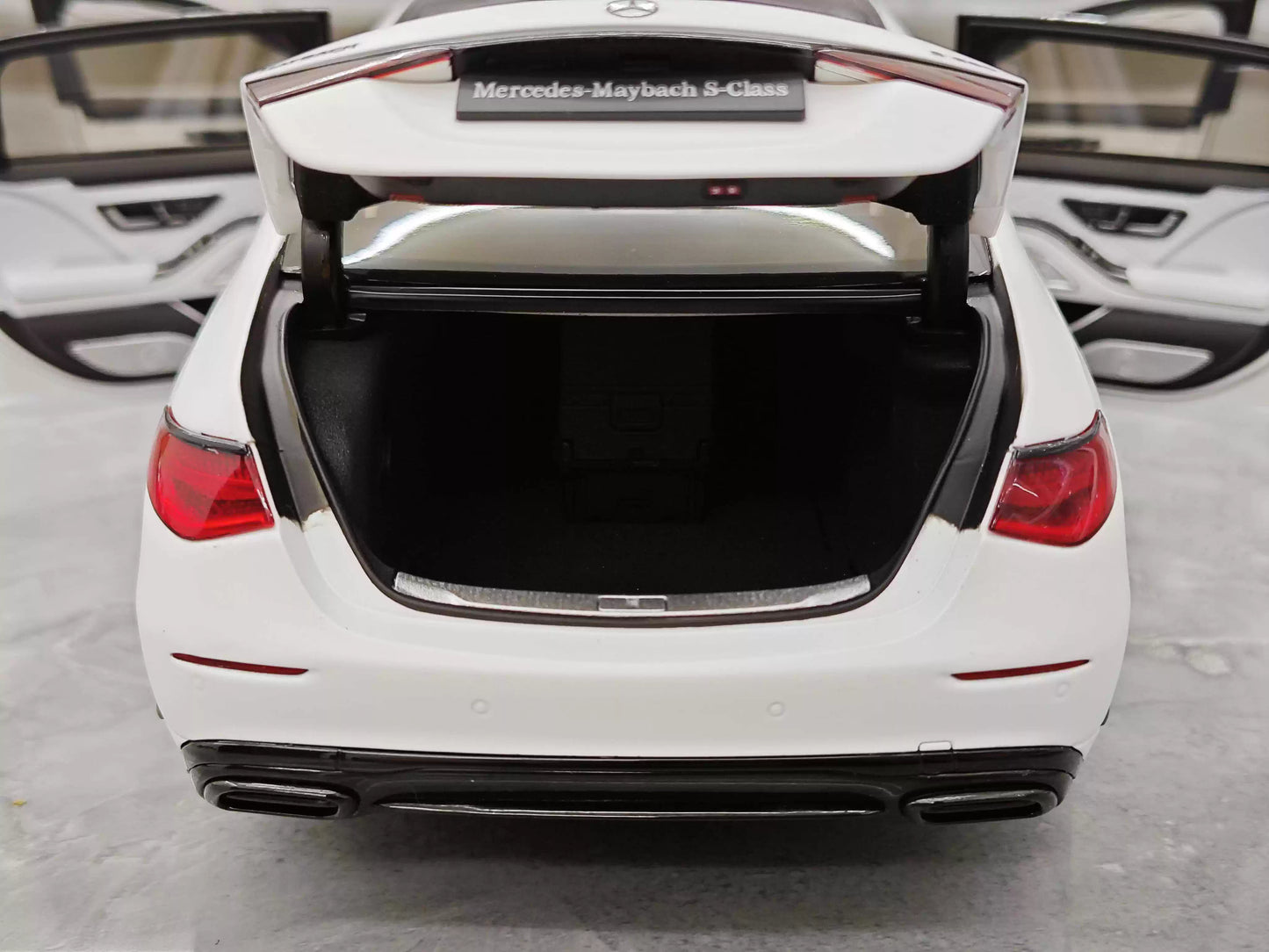 Almost Real 1/18 Mercedes-Maybach S680 Matte Pearl White Diecast Model