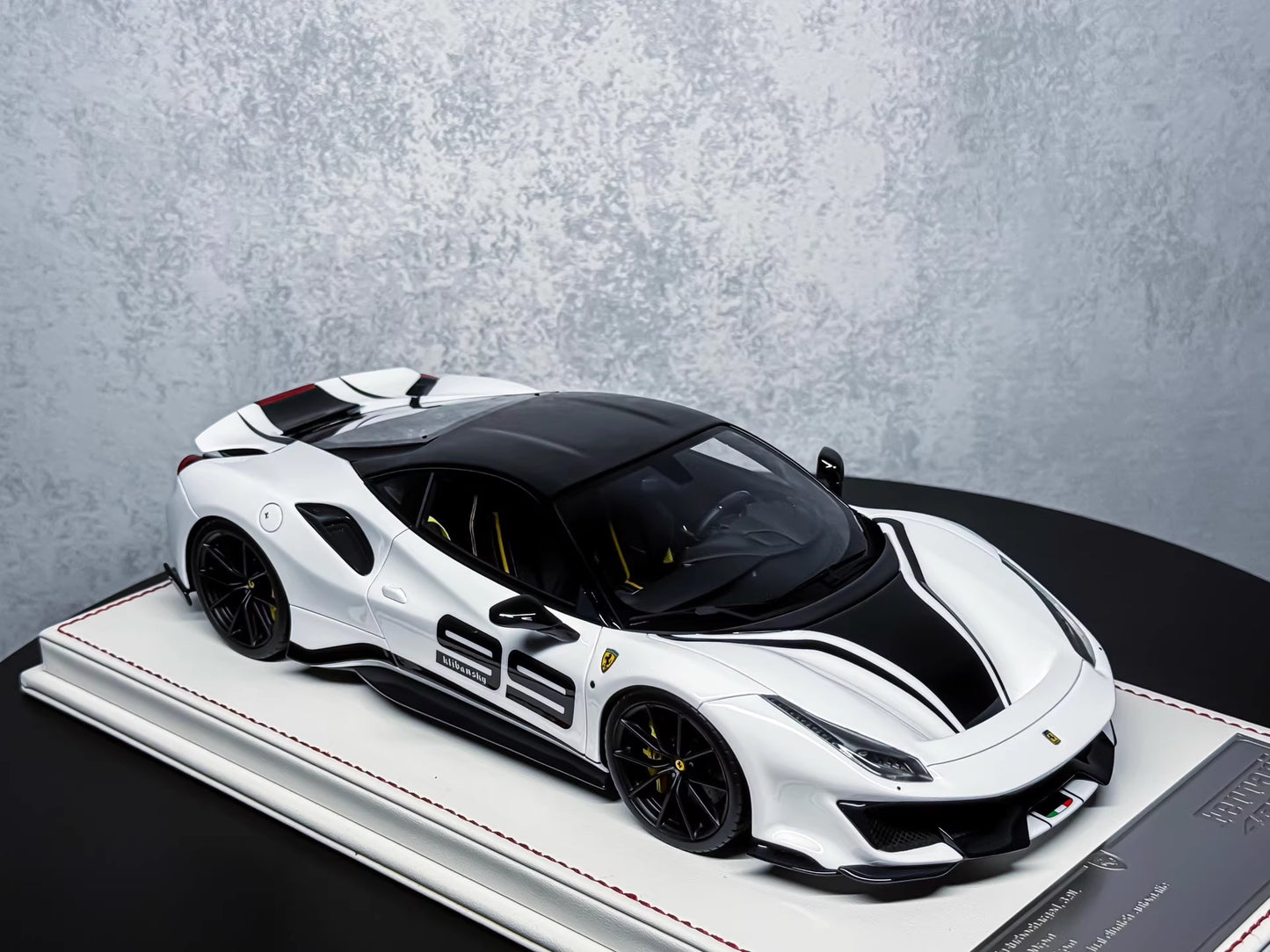 Davis & Giovanni 1/18 Ferrari 488 Pista Artist Edition No.99 White/Black Limited 30