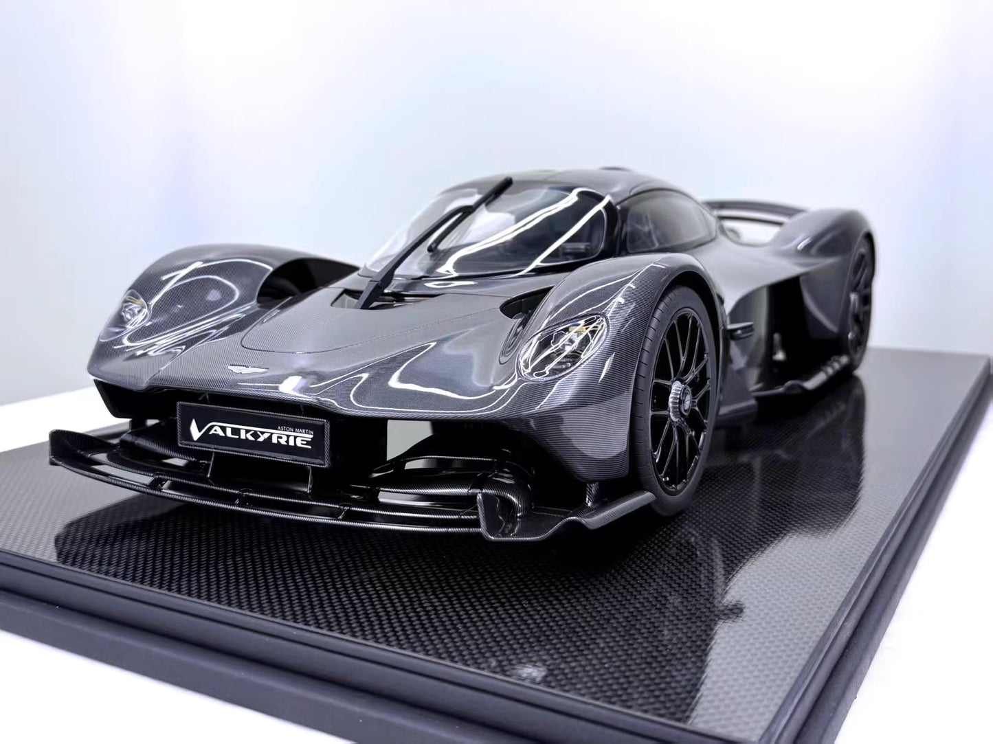 Frontiart 1/8 Aston Martin Valkyrie – Full Carbon Edition Model | Air Shipping from China
