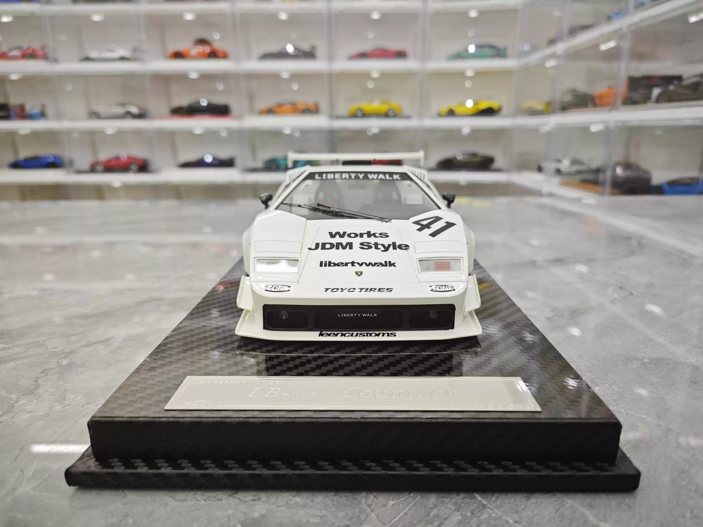 VIP 1/18 Lamborghini Countach LB Widebody White Resin Model with Display Case