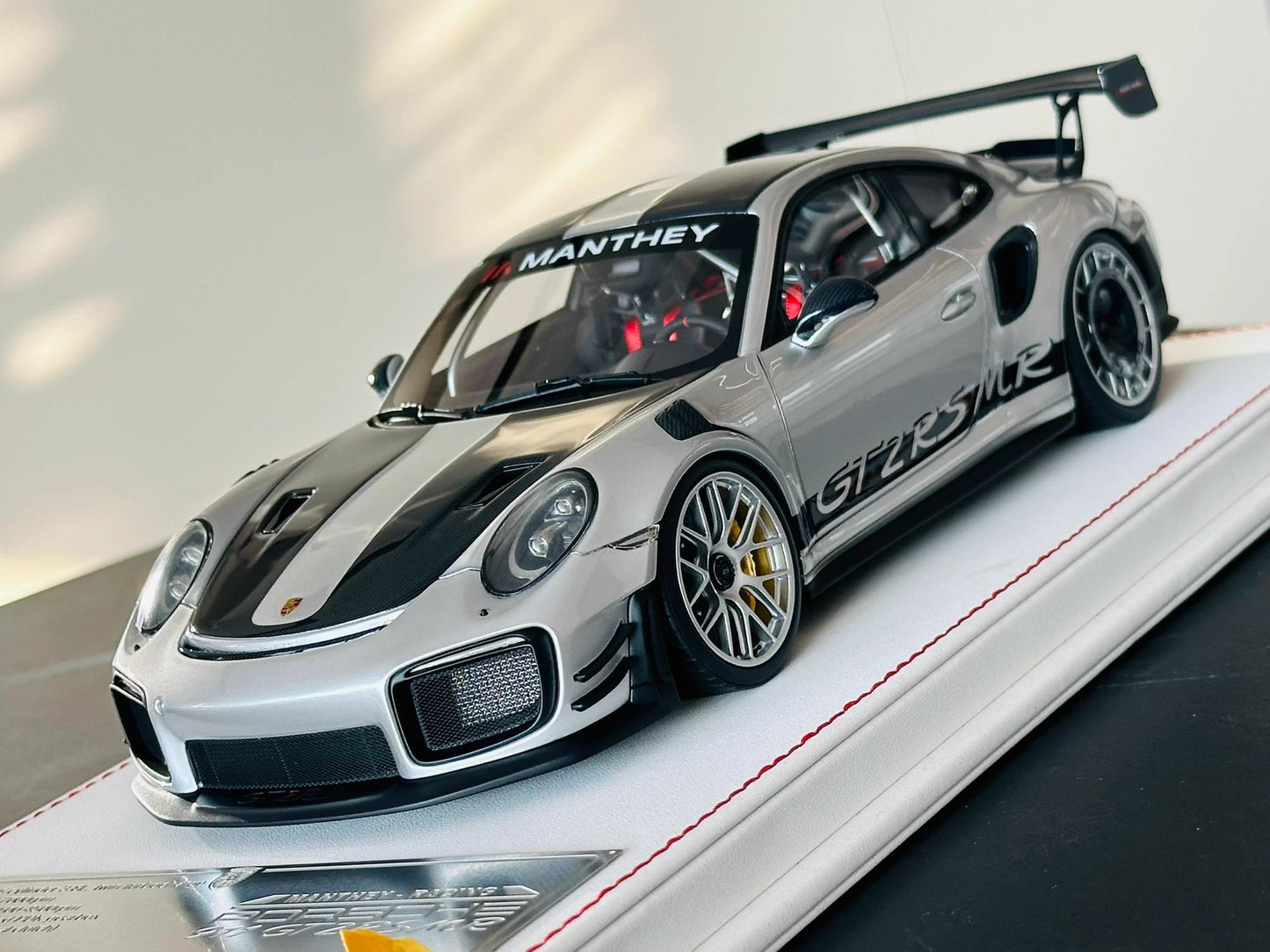 Davis & Giovanni 1/18 Porsche 911 GT2 RS MR 991 GT Silver Weissach Silver Wheels