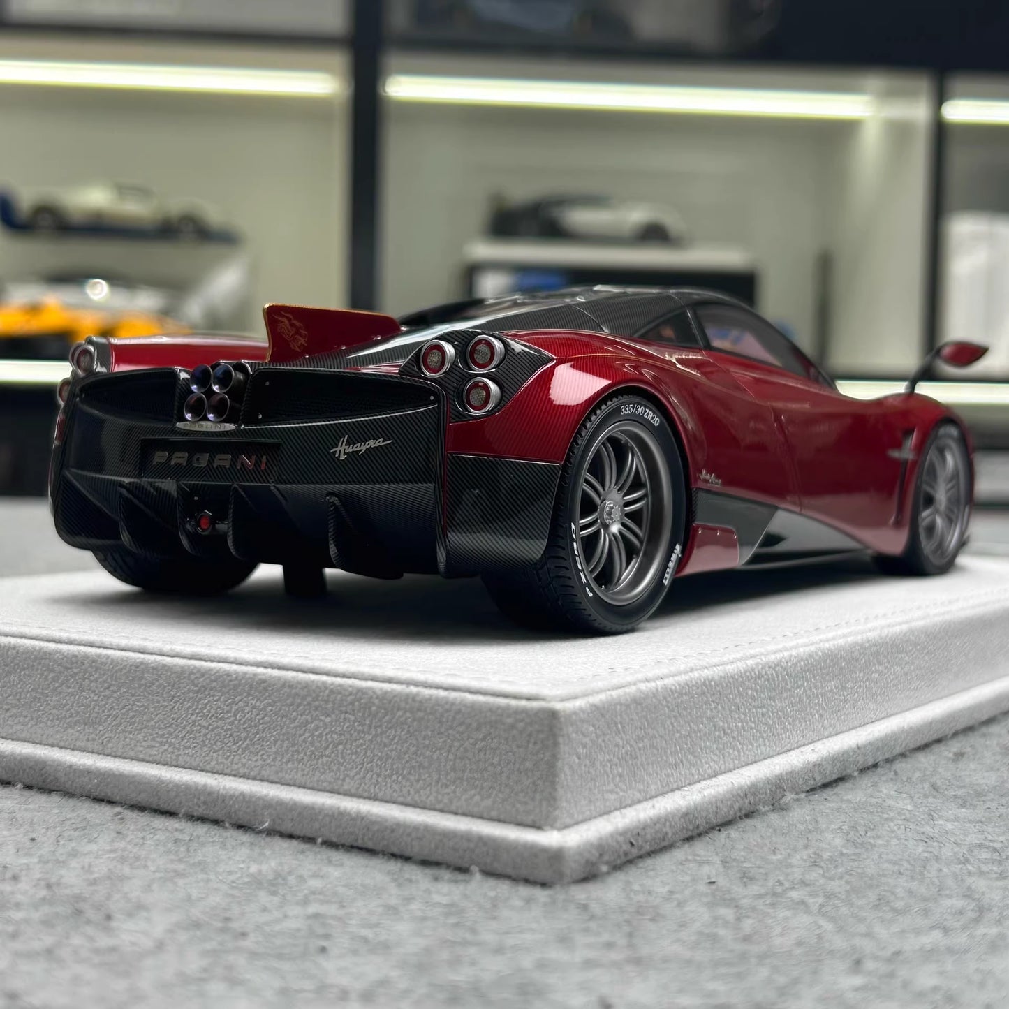 FuelMe 1/18 Pagani Huayra Dinastia Red Dragon Edition Model