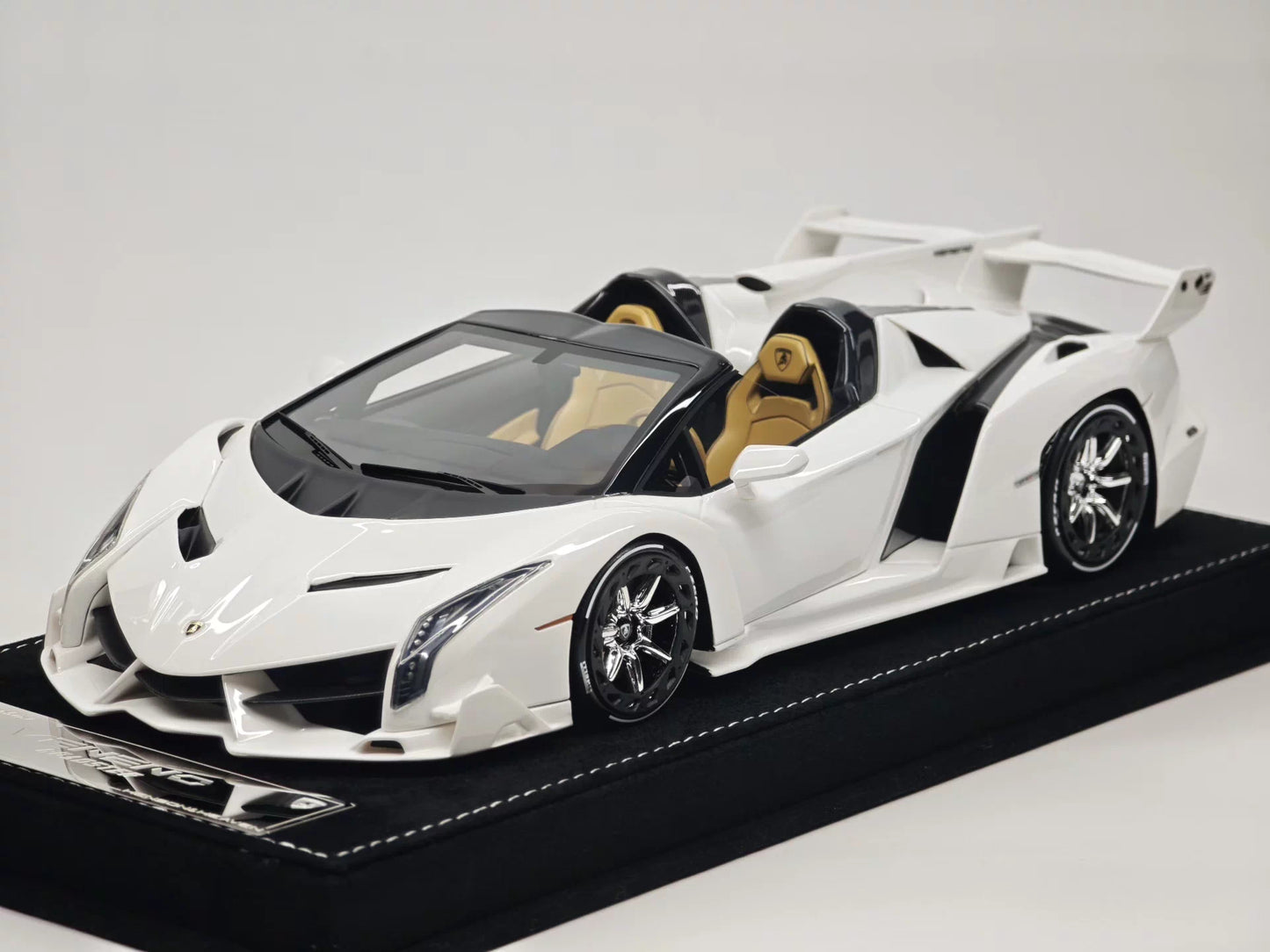 HH Model 1/18 Lamborghini Veneno Roadster Resin Model – Ivory White