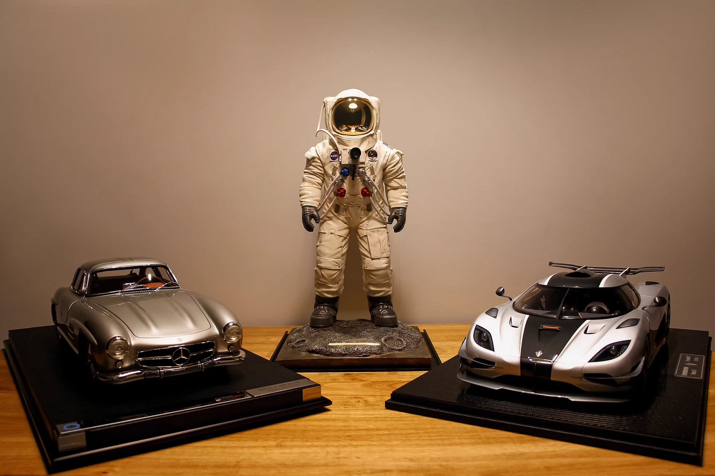 Amalgam 1/8 Mercedes-Benz 300SL – Silver Gullwing Coupe Model | Air Shipping from China