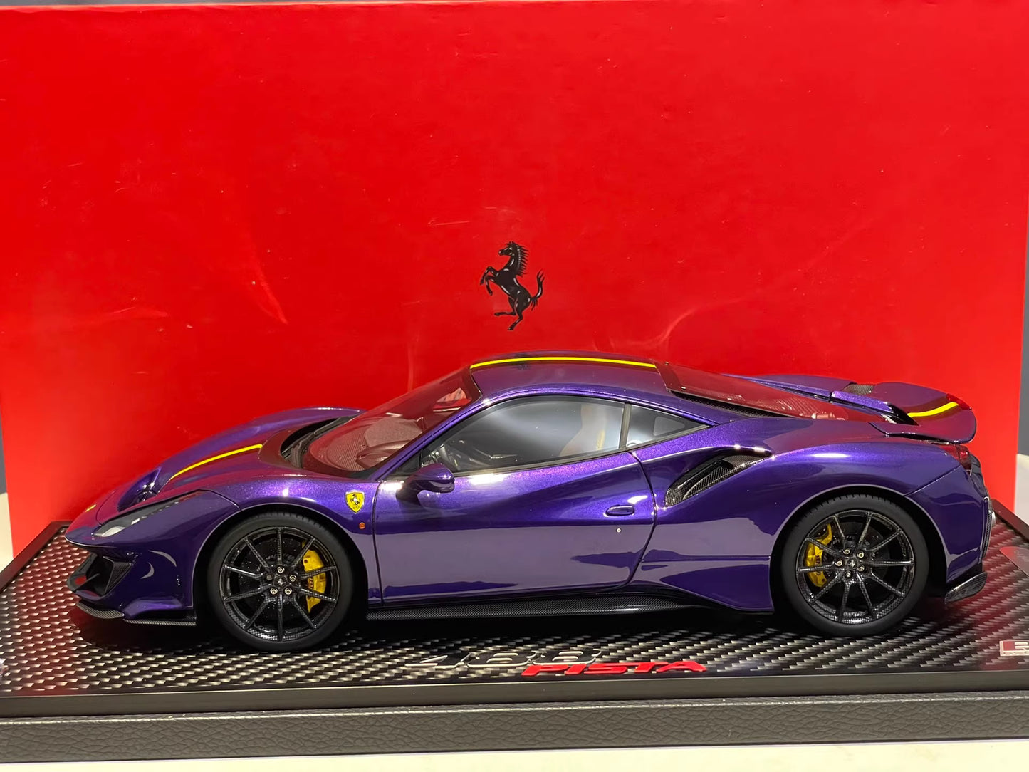BBR 1/18 Ferrari 488 Pista · Viola with Yellow Stripe