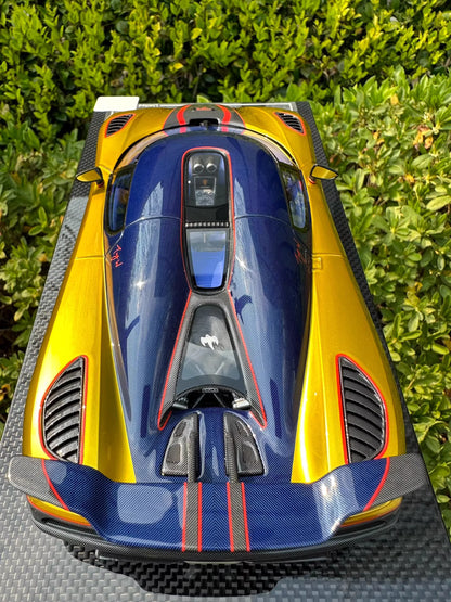 Frontiart 1/18 Koenigsegg Agera R Gold/Carbon Stripes Resin Model