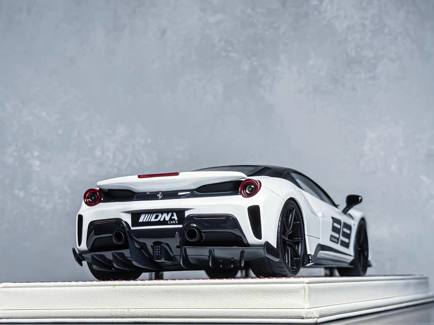 Davis & Giovanni 1/18 Ferrari 488 Pista Artist Edition No.99 White/Black Limited 30