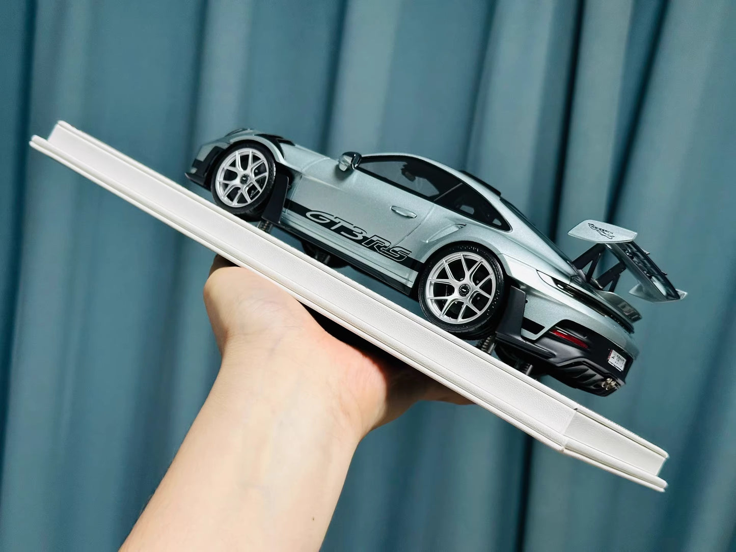 Davis & Giovanni 1/18 Porsche 911 GT3 RS 992.1 PTS Metallic Grey Green | LE 6