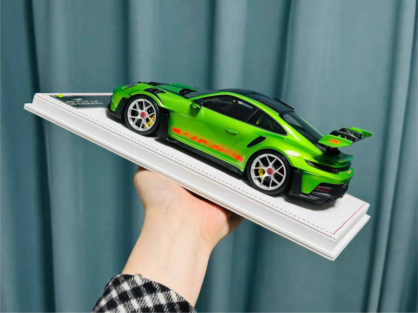 Davis & Giovanni 1/18 Porsche 911 GT3 RS 992.1 AW Green | Limited 12