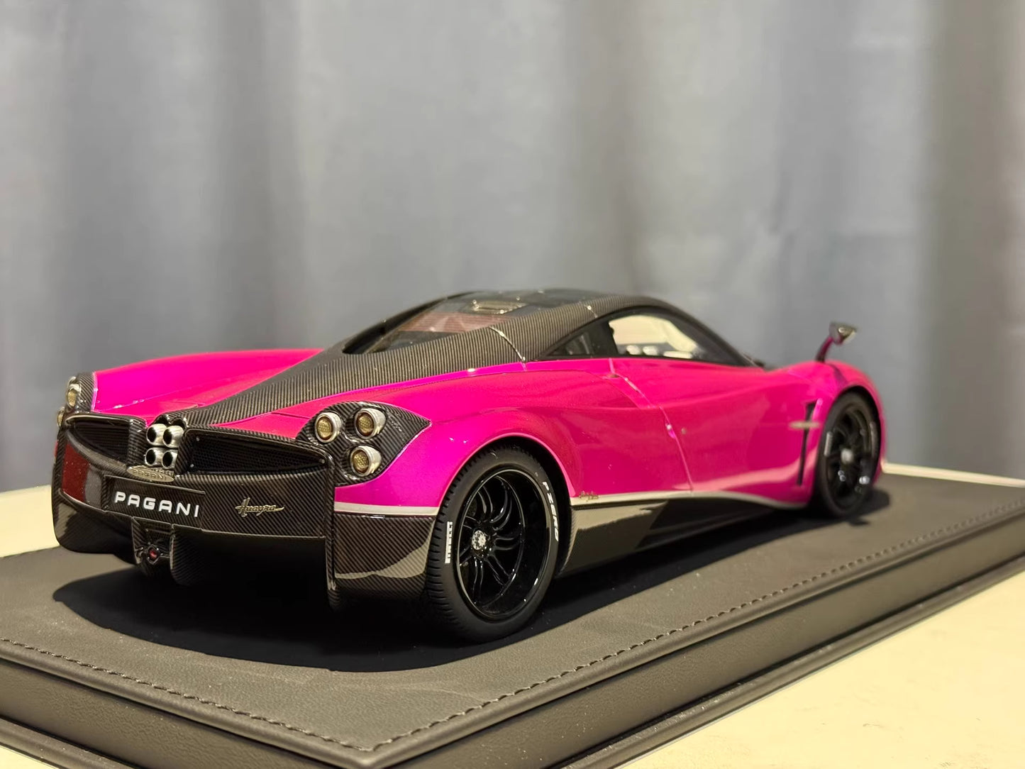 BBR 1/18 Pagani Huayra Roadster Resin Model Electric Pink Limited Edition