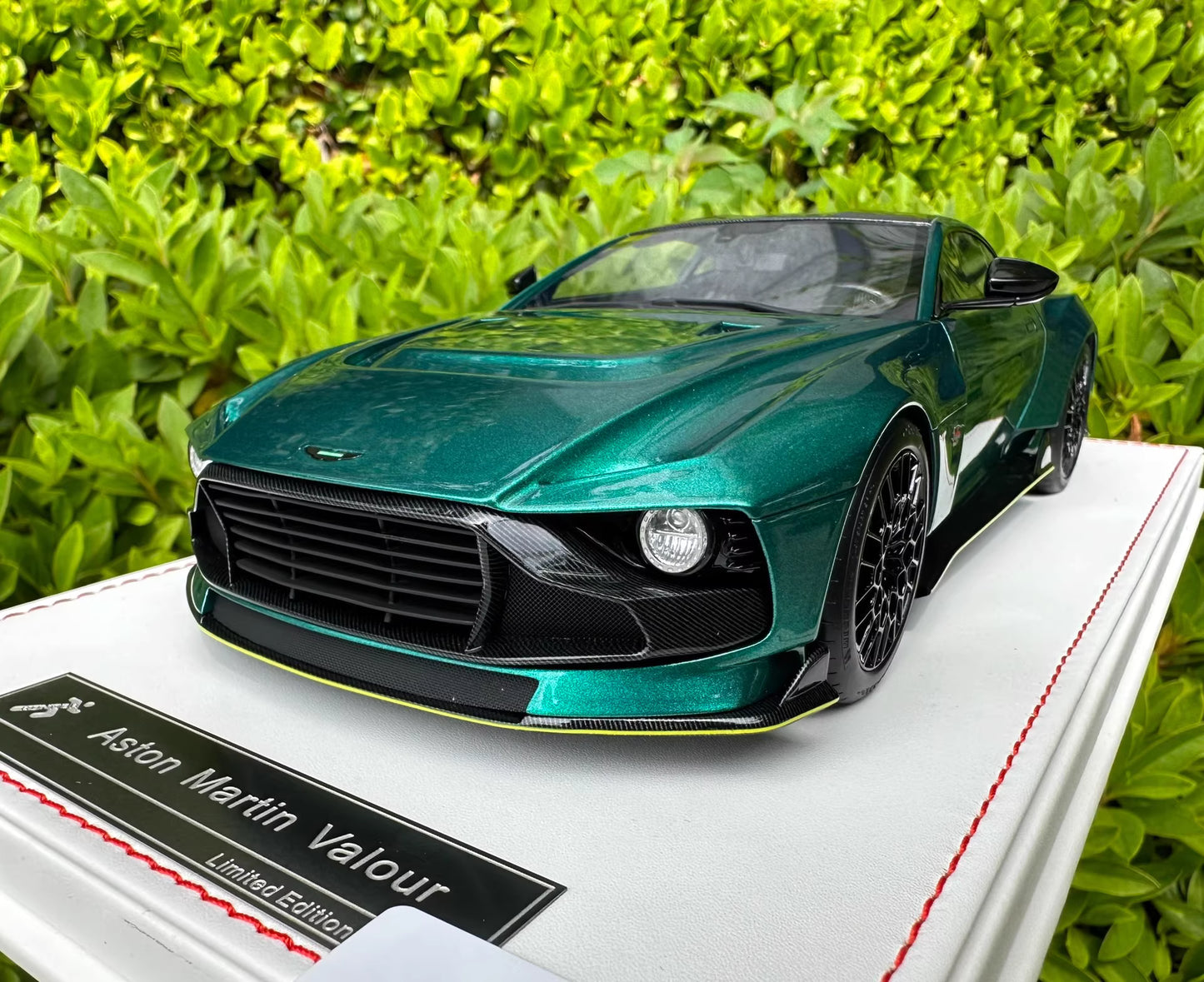 Runner 1/18 Aston Martin Valour Green Resin Model