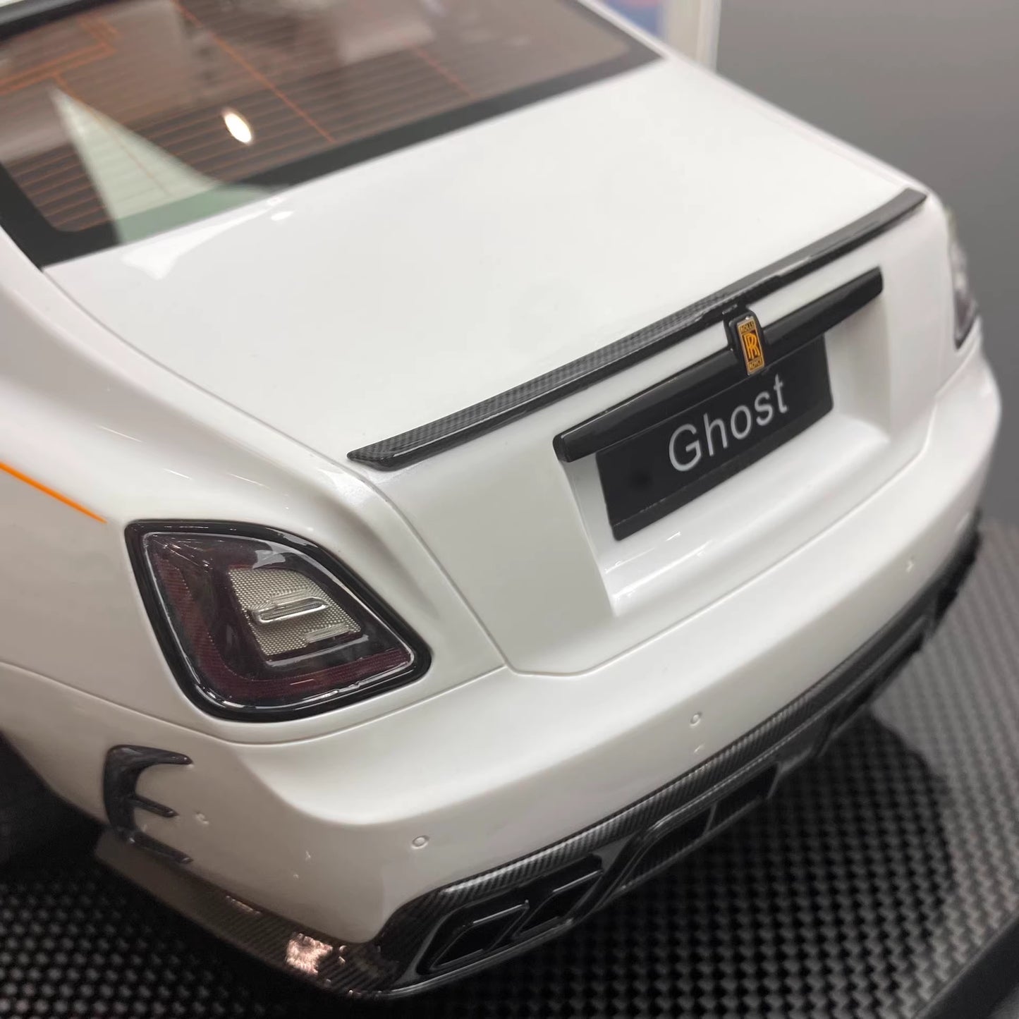 VMB 1/12 Rolls-Royce Ghost White with Carbon Roof – Luxury Resin Model Car | Air Shipping from China