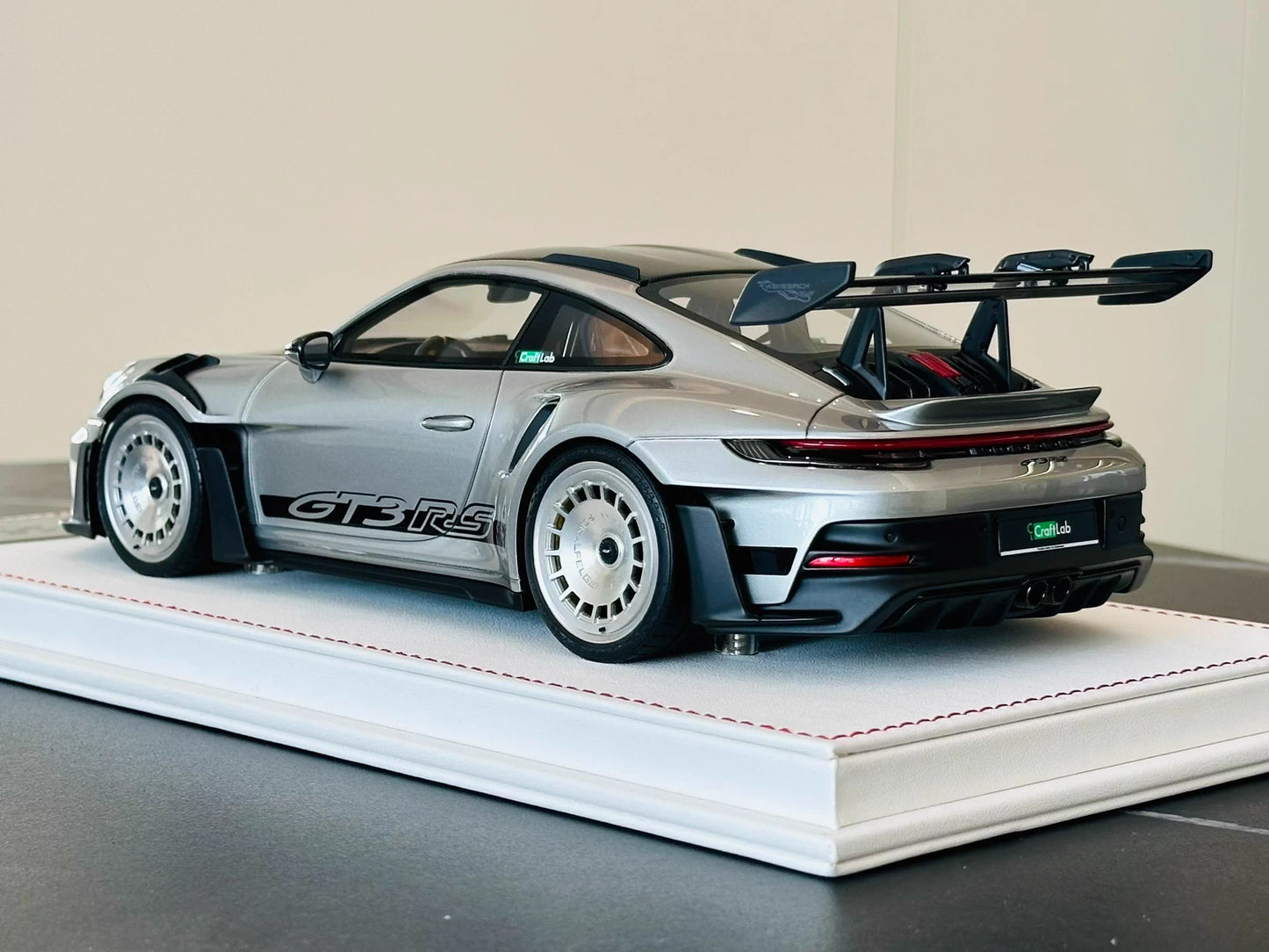 Davis & Giovanni 1/18 Porsche 911 GT3 RS 992.1 GT Silver Deep Dish Wheels