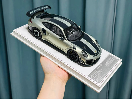 Davis & Giovanni 1/18 Porsche 911 GT2 RS MR 991 Urban Bamboo Carbon Stripe