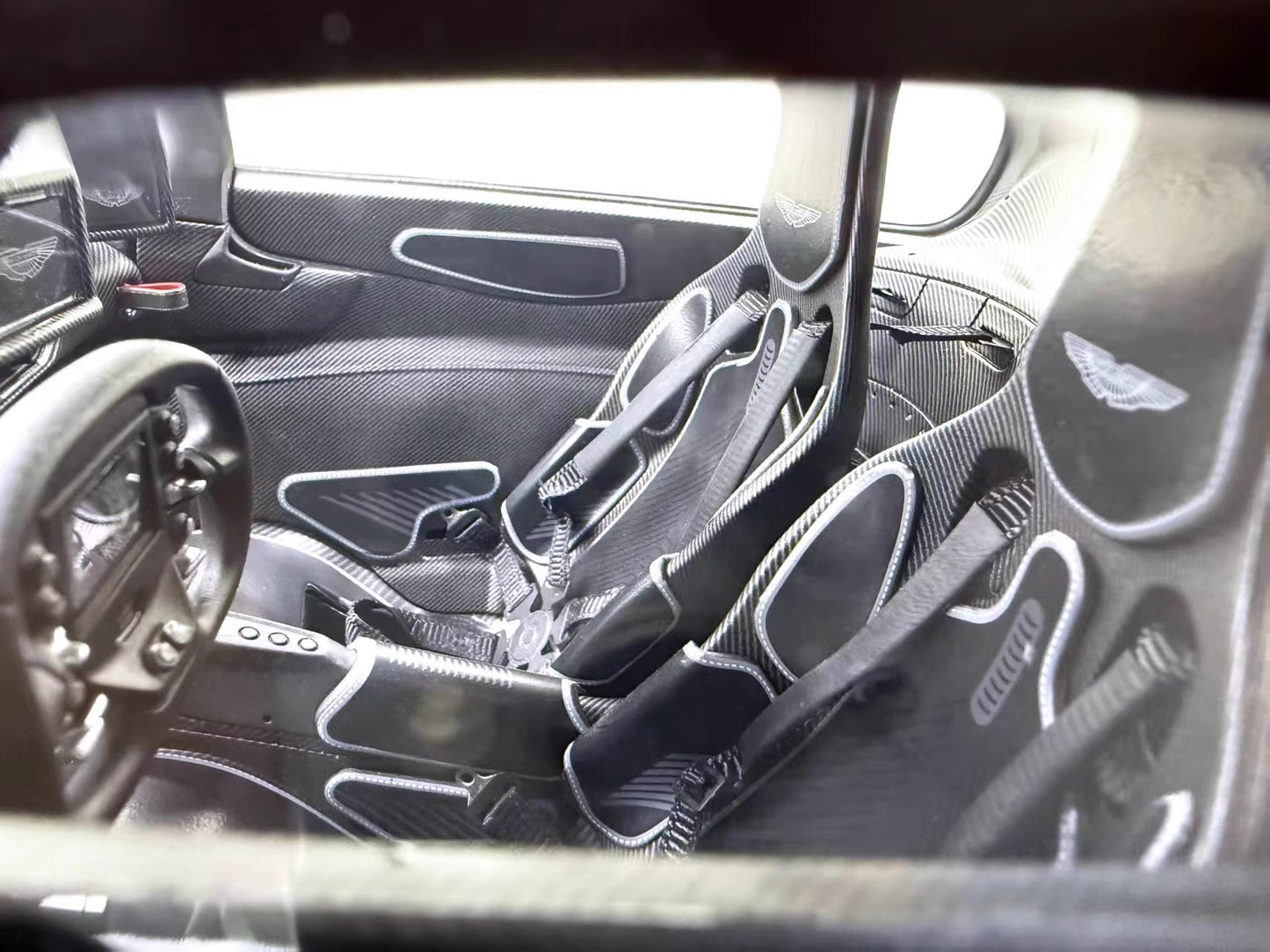 Frontiart 1/8 Aston Martin Valkyrie – Full Carbon Edition Model | Air Shipping from China