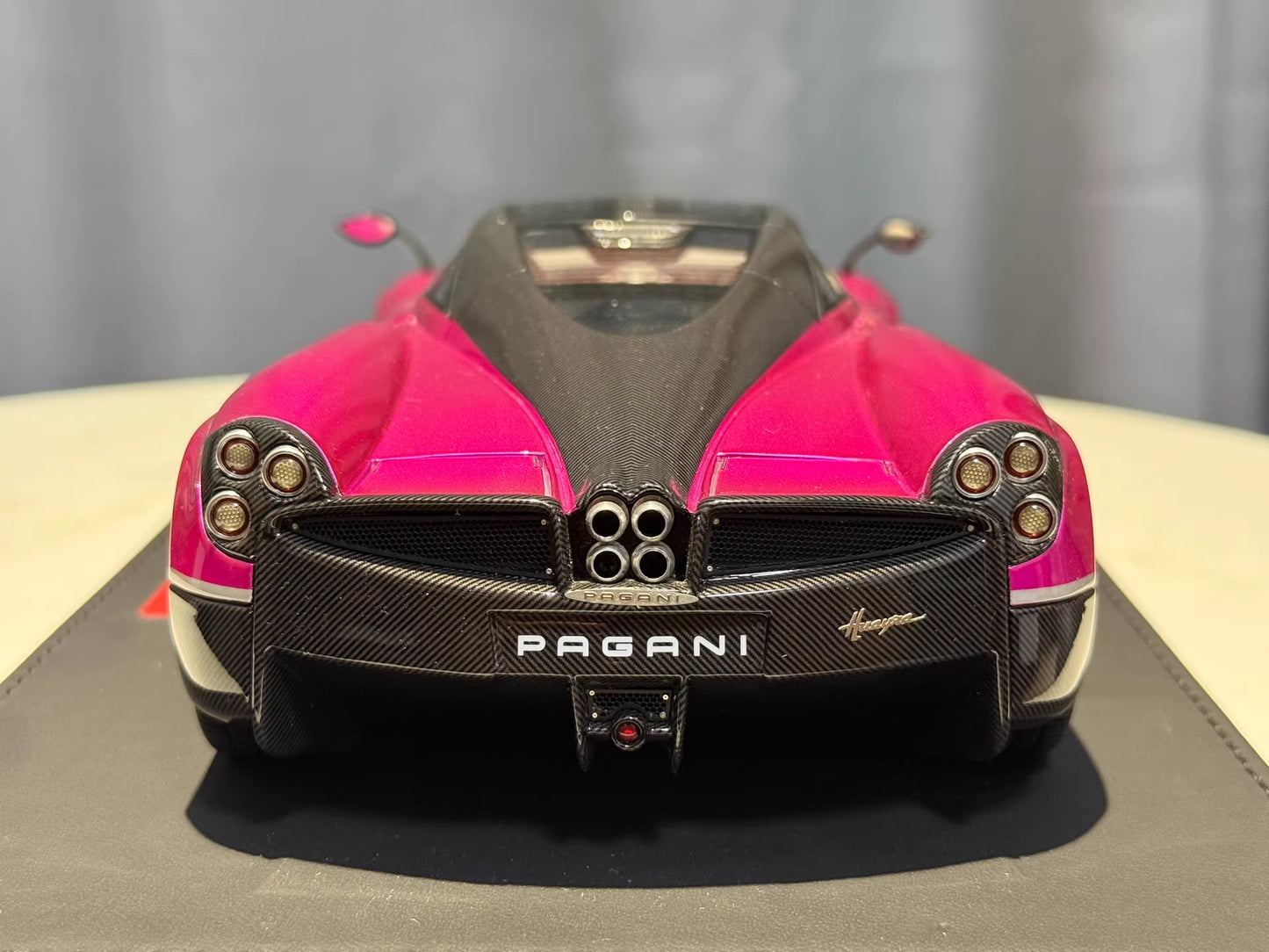 BBR 1/18 Pagani Huayra Roadster Resin Model Electric Pink Limited Edition