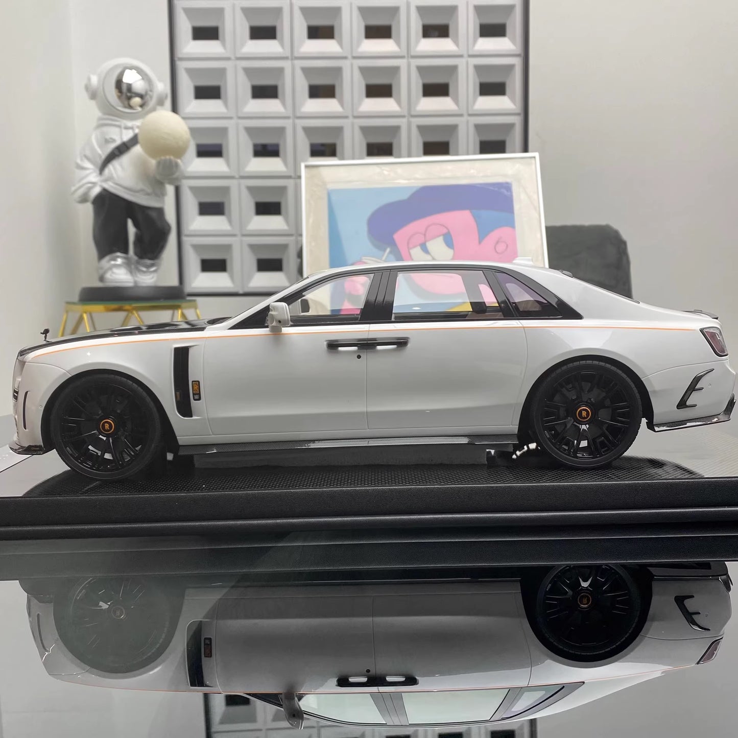 VMB 1/12 Rolls-Royce Ghost White with Carbon Roof – Luxury Resin Model Car | Air Shipping from China